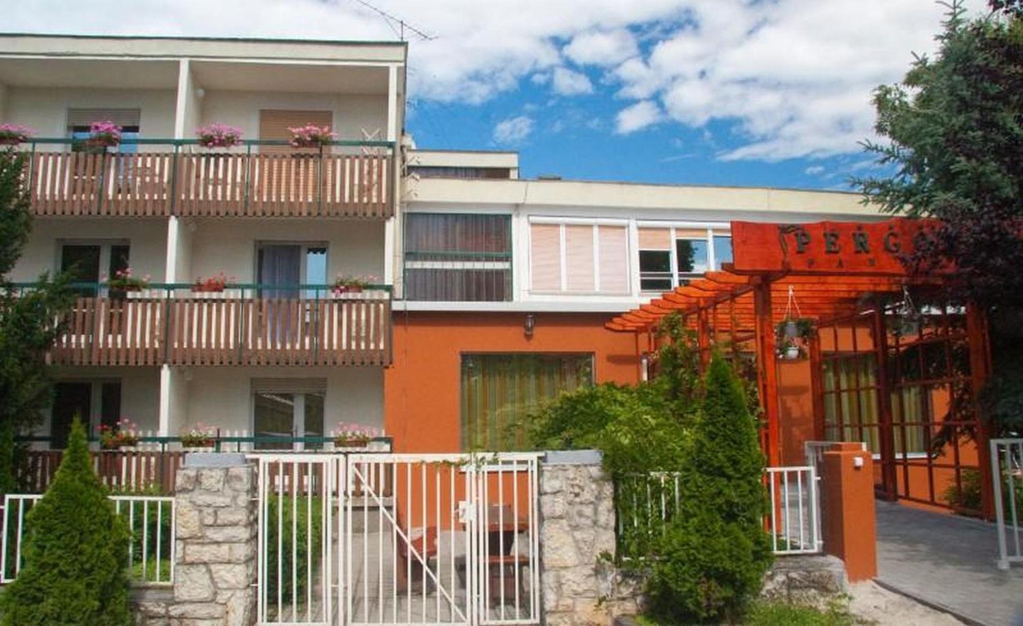 Pergola Panzió Hotel Balatonföldvár Exterior foto